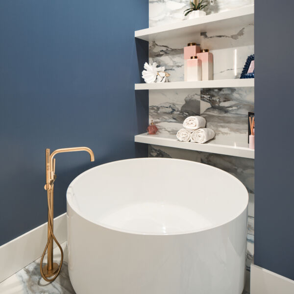 Round soaking tub large bathtub with open shelving