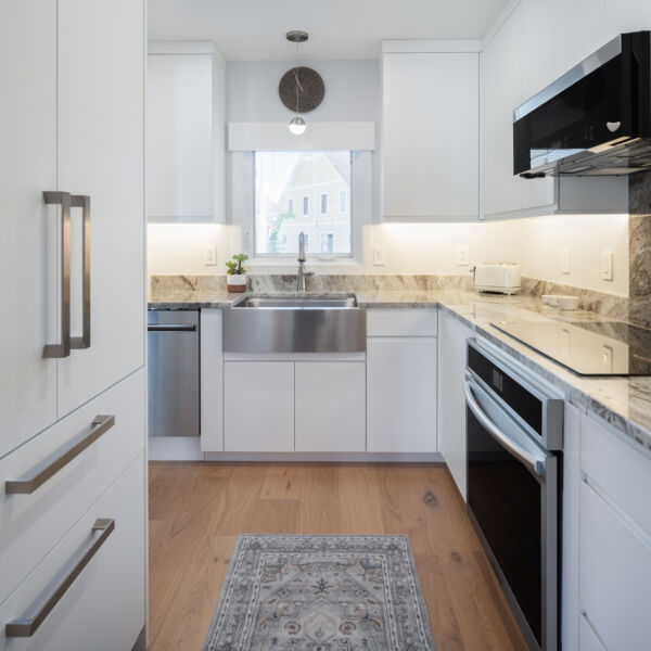 White Kitchen cabinets